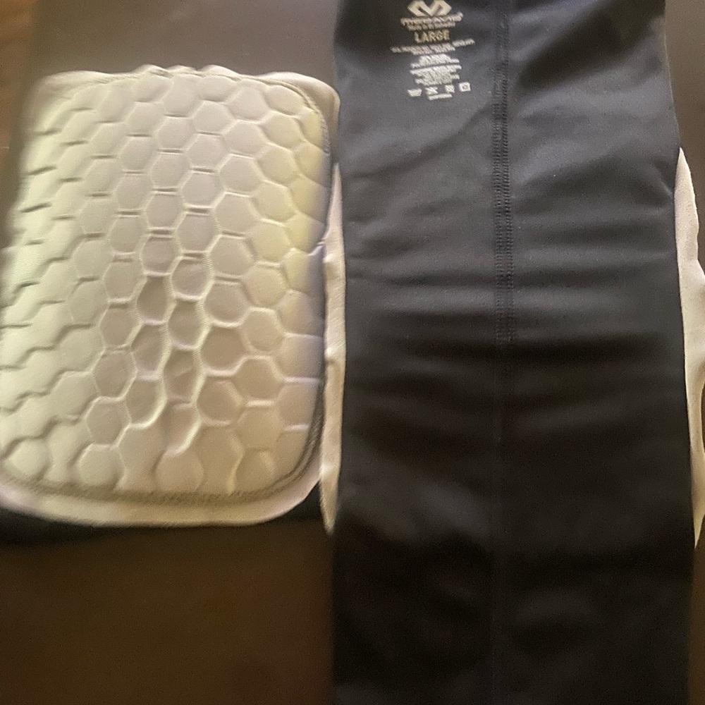 McDavid Black Compression Leg Sleeve with HexPad